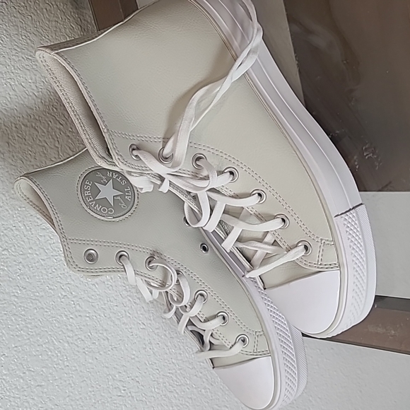NIB Converse cream leather high top platform sneakers size 10 - Picture 7 of 13